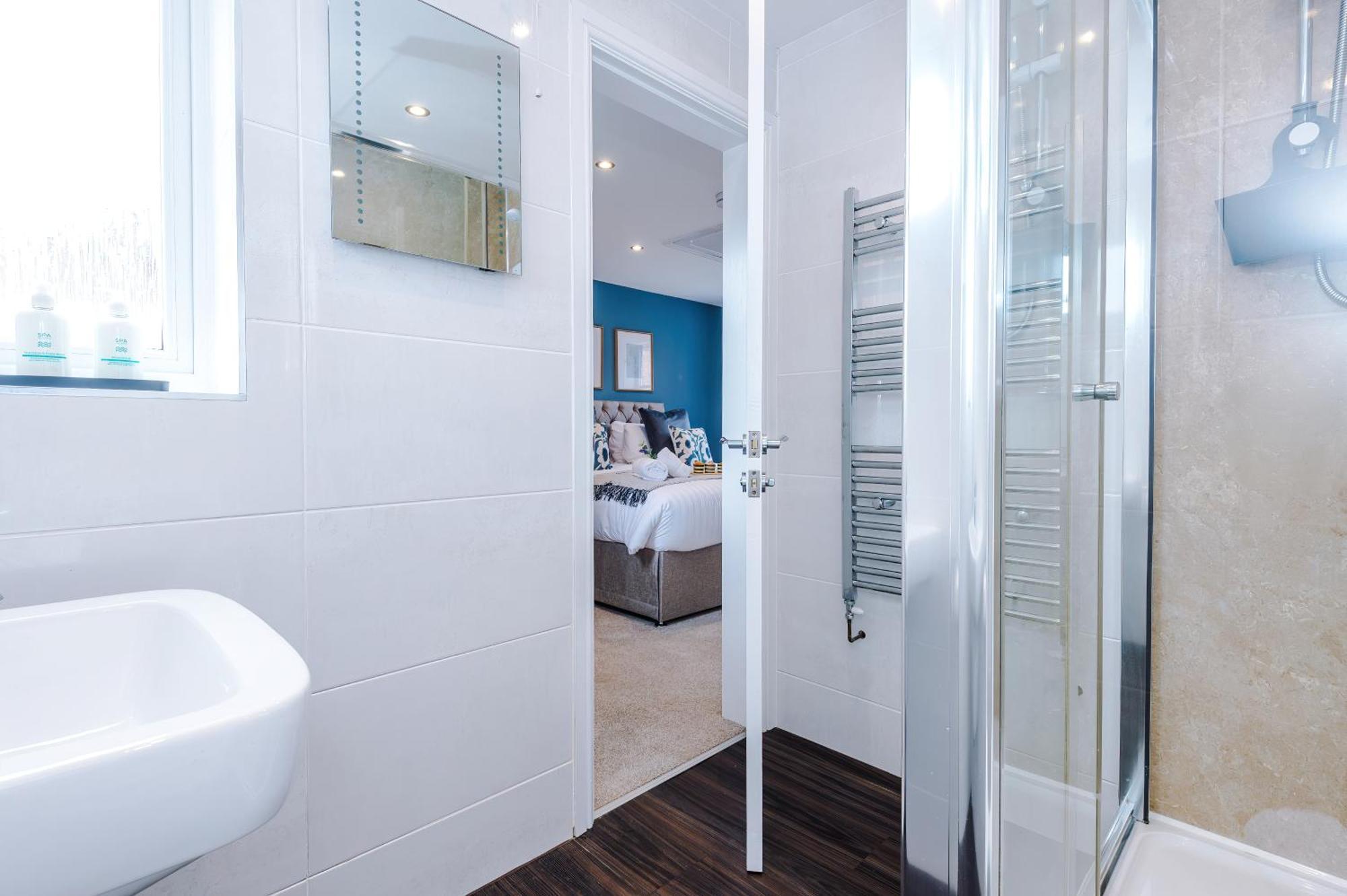 New! Stunning 3-Bed Home In Chester By 53 Degrees Property, Ideal For Groups, Free Parking! Extérieur photo